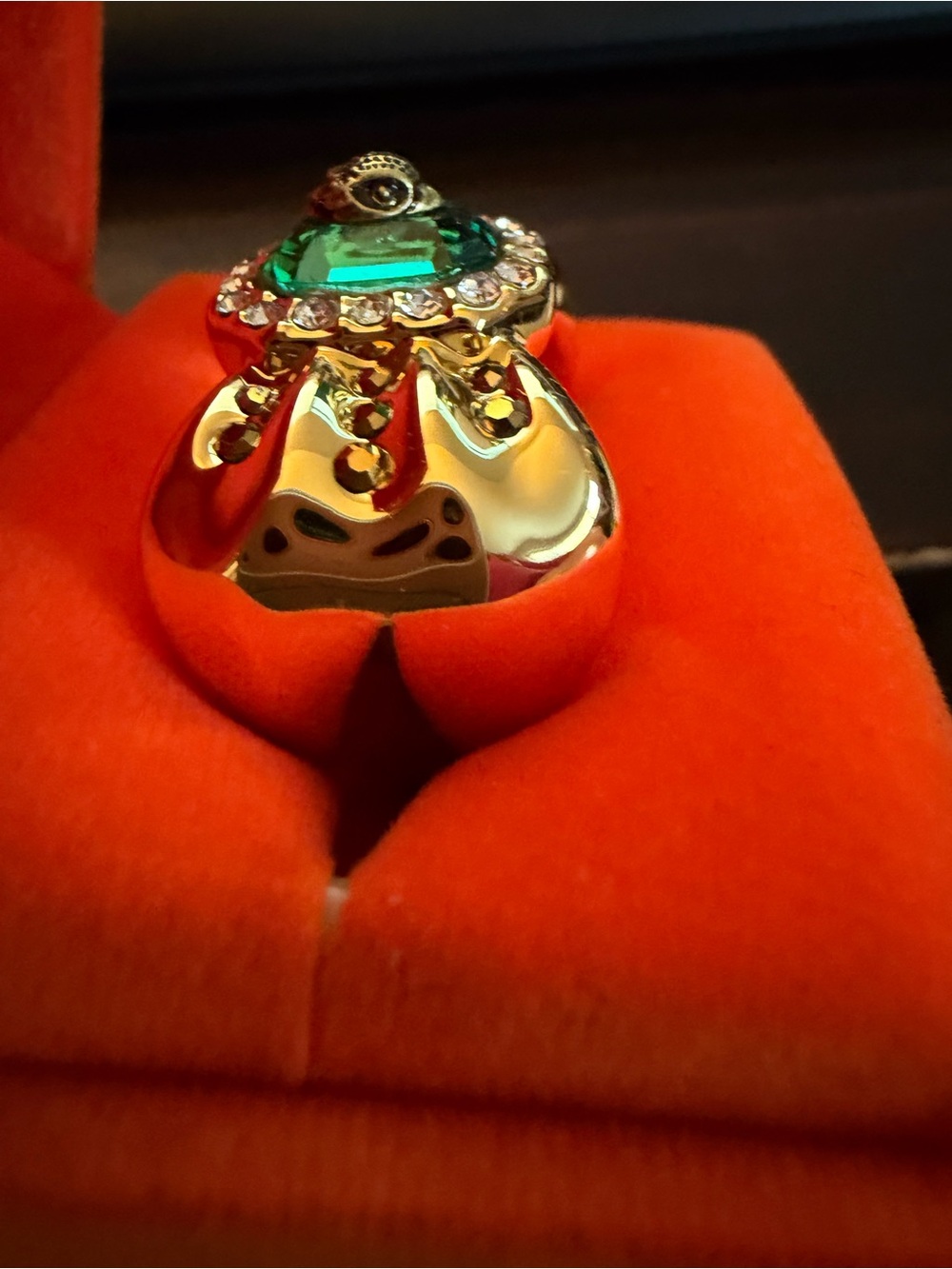 Kurt Geiger Gold Bow Ring with Emerald Green Crystal and Clear Accents - Picture 3 of 5